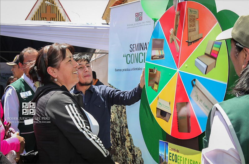 Corte de Áncash desarrolló feria en pro del cuidado ambiental y la ecoeficiencia