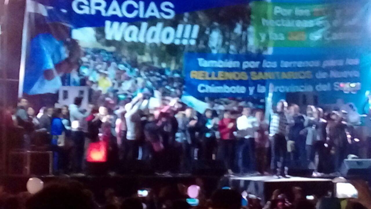 Waldo Ríos celebra con fiesta transferencia de tierras de Chinecas y no va al Congreso(Audio)