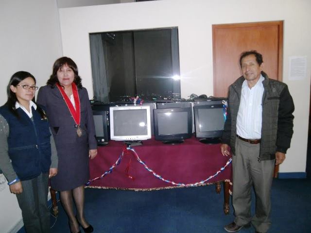 Huaraz: dos colegios fueron beneficiados con donación de computadoras
