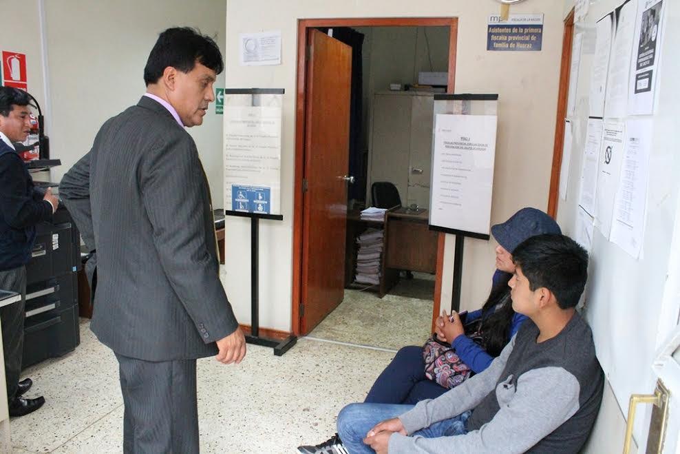 Huaraz: presidente de la Junta de Fiscales verifica buen trato al ciudadano en fiscalías