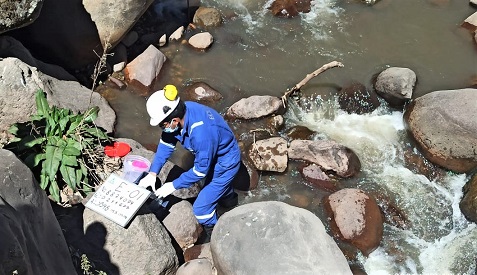 Áncash:  MTC atiende emergencia vial en Cajacay, donde se derramó asfalto