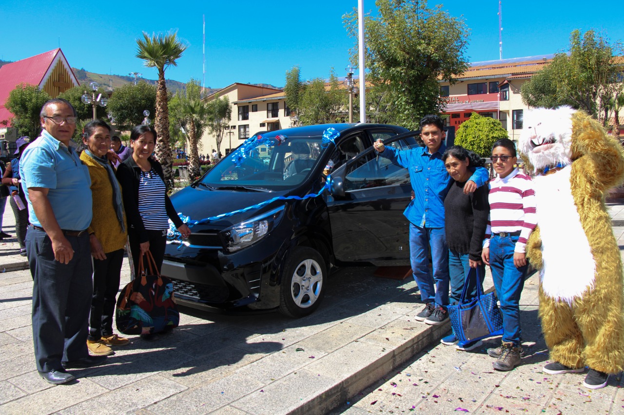   Huaraz: joven de 18 años es ganador del auto sorteado por la comuna de Huaraz 