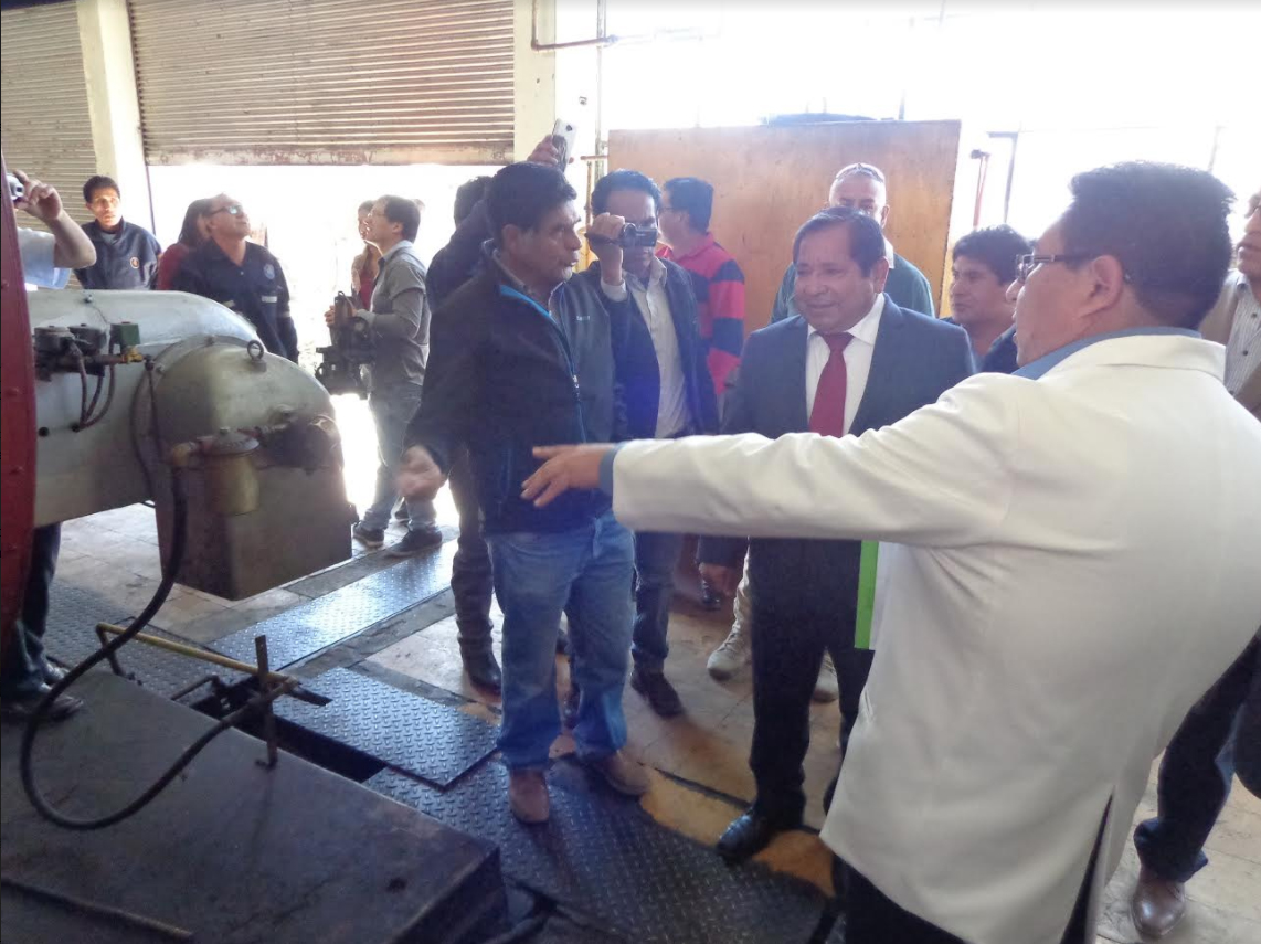 Gobernador regional constató antigüedad de equipos en hospital de Huaraz
