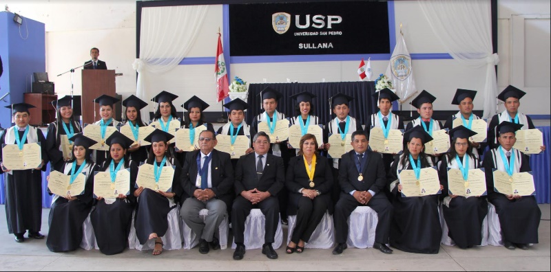 Nuevos bachilleres y licenciados egresados de USP en Huaraz