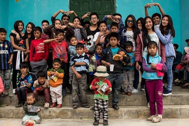 Independencia: grupo “Visión Beats” realizó “chocobaile” navideño con niños del distrito