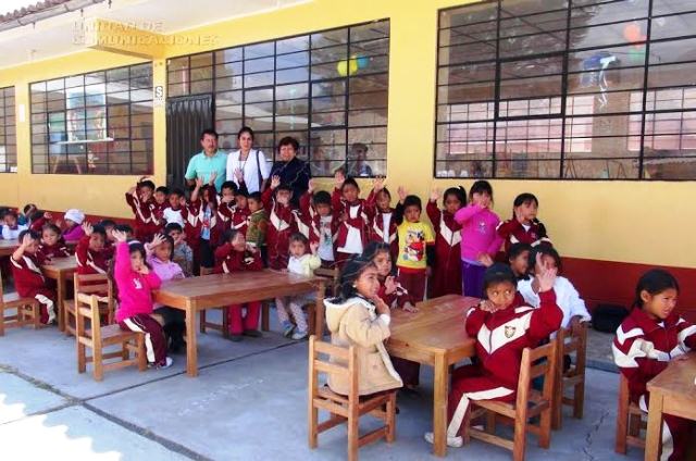 Benefician con materiales de infraestructura a colegios de Caraz