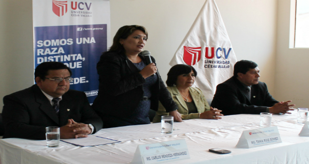 Otorgan Becas a estudiantes destacados de la UCV