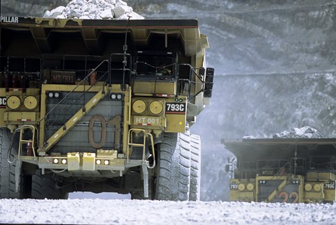 Trabajadores mineros de Antamina acatan huelga parcialmente