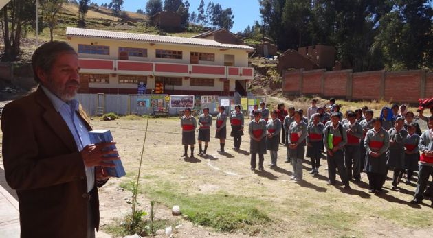 Entregaron libros de Quechua en comunidades de la provincia de Huaraz