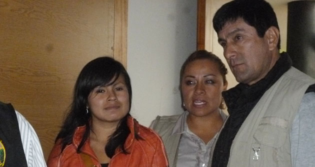 Fiorela Nolasco asiste a supuesto homenaje a su padre y termina en acto proselitista