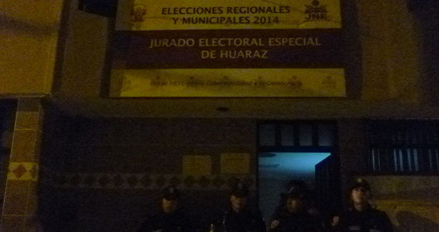 Local del JEE de Huaraz quedó en plena oscuridad durante inscripción de candidatos