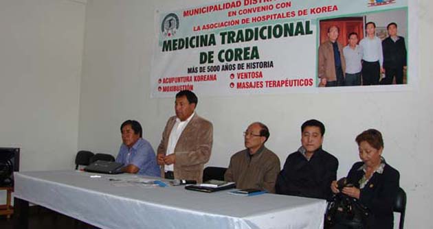 Médicos koreanos atienden a pacientes en el distrito de Olleros