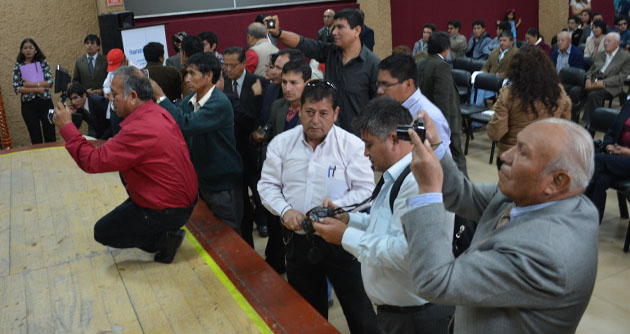 Presidente de la ANP deslinda con periodistas ¨comandos”