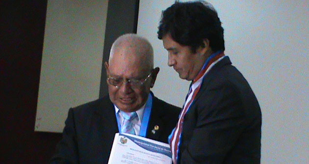 Docentes, literatos y artistas entre los premiados por el Día de Huaraz