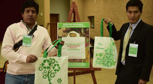 Estudiantes de la Unasam desarrollan proyecto de bolsas ecológicas
