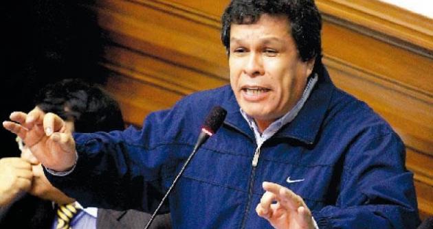 Ahora congresista Benitez dice que no pone las manos al fuego por Álvarez