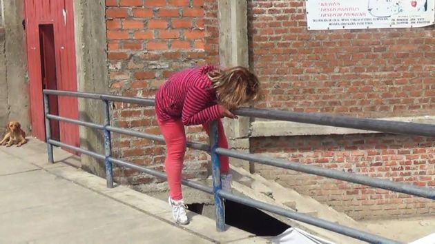 Serenos auxiliaron a mujer ebria que amenazaba con suicidarse