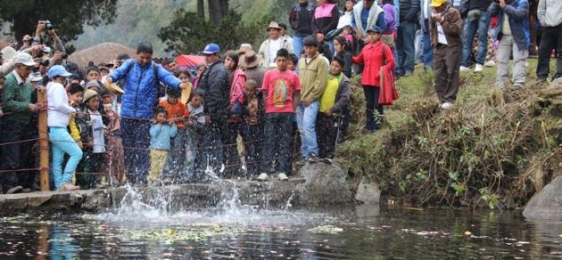 Realizan ofrenda de “Pago al Agua” en festival Ecoturístico de Huari