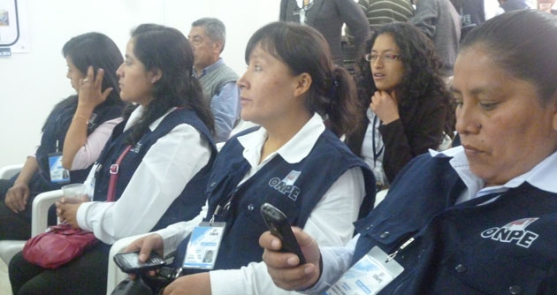 Miembros del Jurado Electoral supervisan locales escolares para las elecciones del domingo