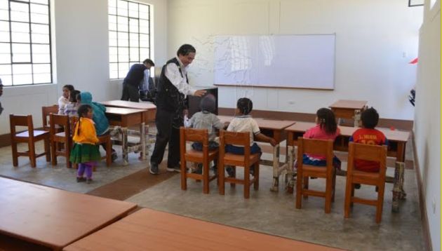 Alcalde de Huaylas inauguró dos modernas aulas en colegio del caserío de Yuco