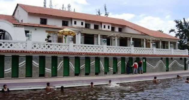 Multan a propietario de los Baños Termales de Monterrey por estar sucios y en mal estado