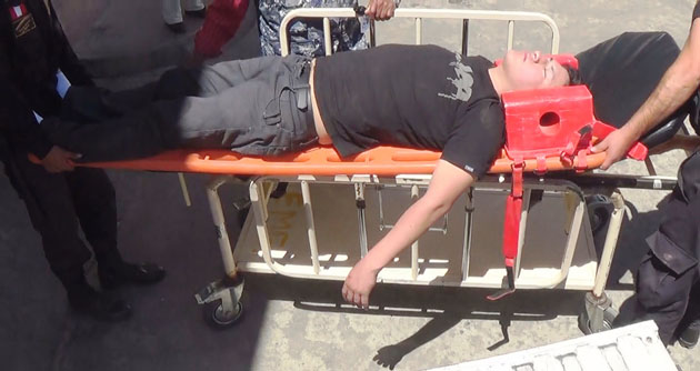 Desconocidos pepean y arrojan cuerpo de joven desde una moto a la vía pública