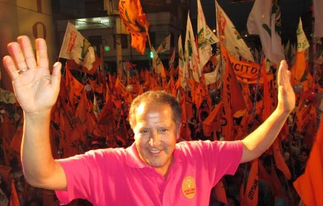 Candidato Arturo Torres Calderón cerró su campaña electoral en Chimbote