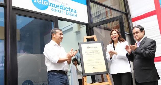 Presidente Humala y Virginia Baffigo inauguran centro de Telemedicina de Essalud