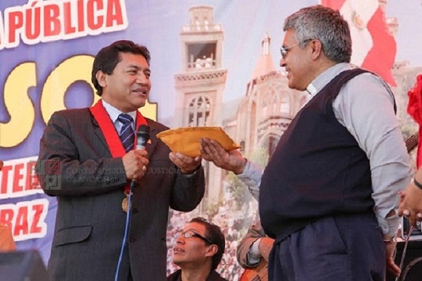 Corte de Justicia de Áncash entregó aporte a la colecta “Un Sol para la Catedral”