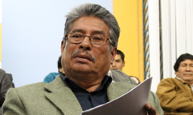 Rinden homenaje a escritor Macedonio Villafán