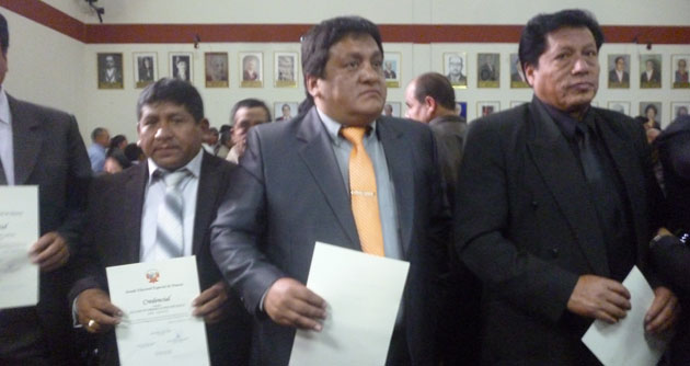 Consejero Regional por Huaraz recibió sus credenciales mientras era notificado por juicio por difamación agravada