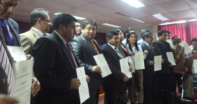 Consejeros regionales reciben credenciales del Jurado Electoral Especial de Huaraz