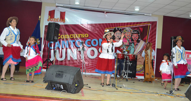 Beneficiaria de programa gana concurso “Canto con Juntos” a nivel nacional