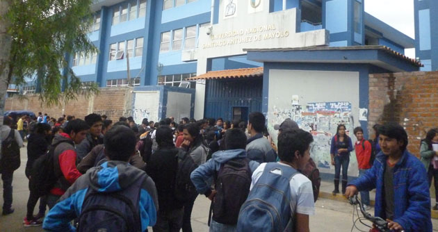 Alumnos de la UNASAM toman local en protesta por reforma estatutaria