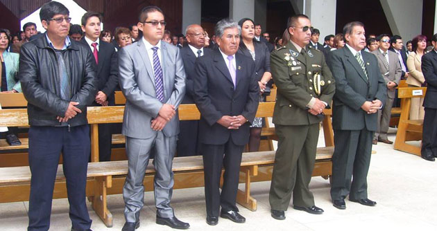 Eloy Alzamora y funcionarios visitan los centros poblados de Independencia