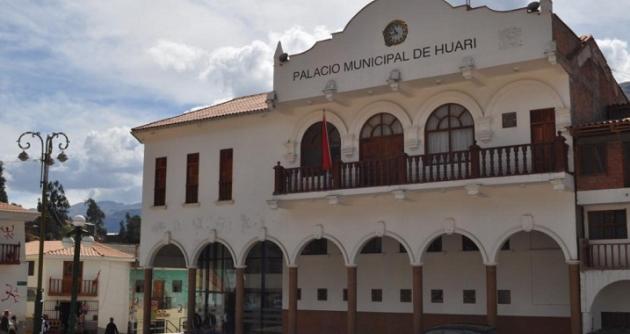 San Marcos: Alcalde y sus regidores juramentaron fuera del Palacio Municipal,