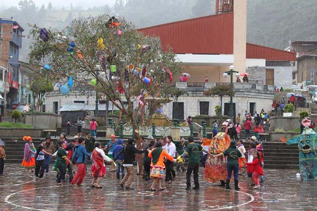 Carnaval Huarino 2015 se desarrolló con alegría y participación