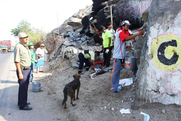 Municipalidad de Casma realiza borrado de pintas proselitistas en Cerro Sechín