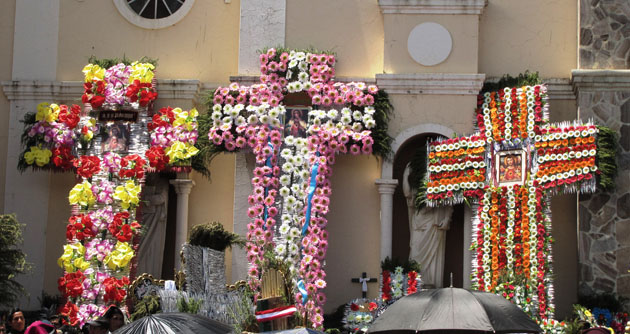 La fiesta de las cruces en el carnaval huaracino