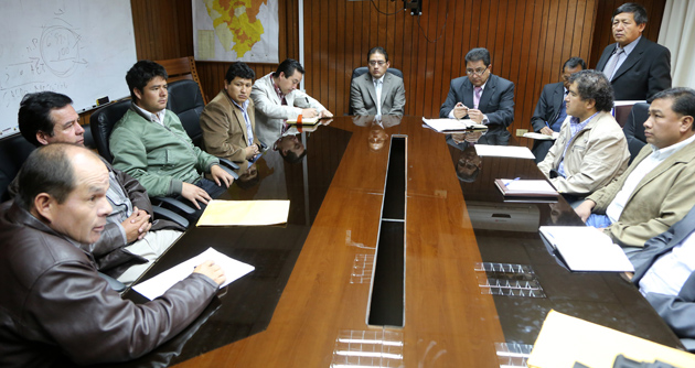 Alcaldes distritales de Mariscal Luzuriaga piden ayuda al gobierno regional para mejorar sus carreteras