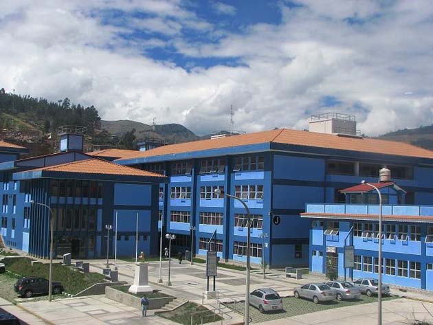 UNASAM dispone hacer reparaciones y mantenimiento de local institucional