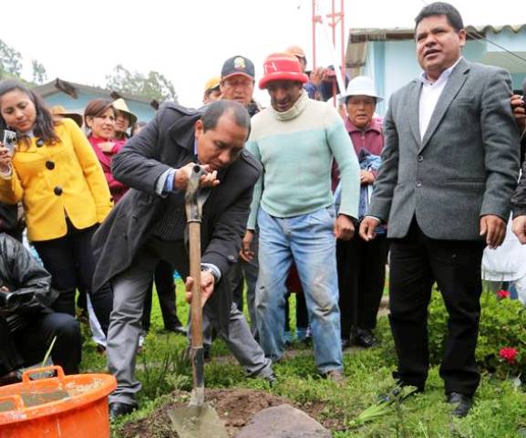 Bognesi: Entregan terreno para construcción de centro de salud y mejoramiento de canal