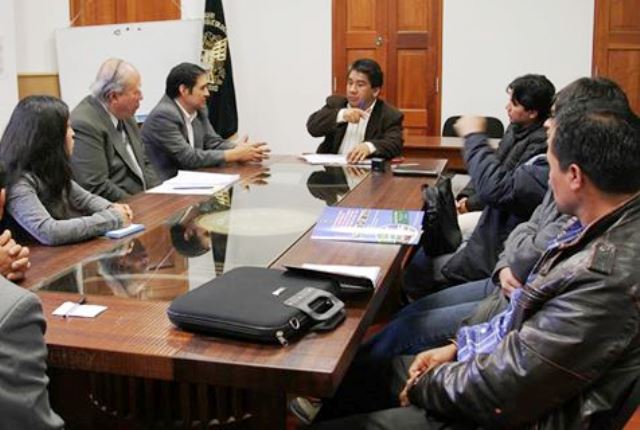 Alcalde se compromete a apoyar en mejoramiento de infraestructura y equipamiento de hospital de Huari