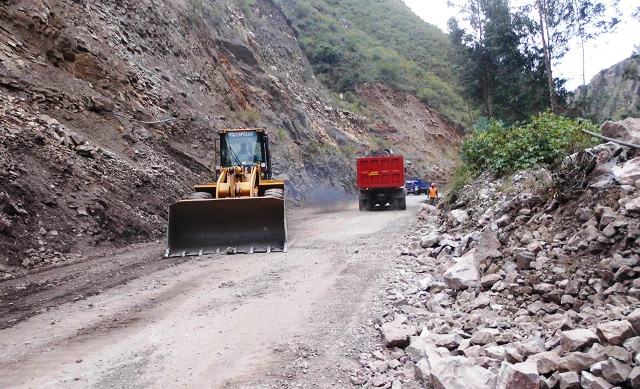 Pobladores de Huari organizan jornada de limpieza de vías de acceso a la zona