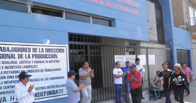 Trabajadores de la Dirección Regional de la Producción de Áncash acatan huelga indefinida