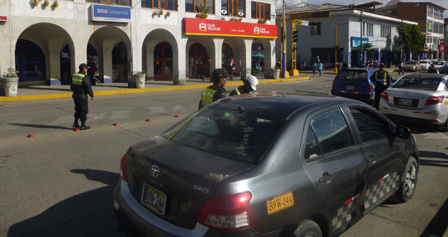 División y policía de tránsito intensifican operativo a taxis y colectivos