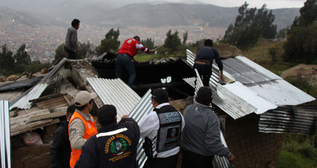 Municipalidad de Independencia lleva ayuda a familia damnificada de incendio