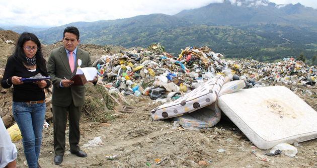 Fiscalía de prevención del delito incinera colchones incautados a varios hospedajes en Independencia
