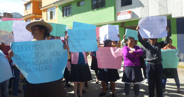 Padres de familia denuncian agresiones de hija del ex director de Tacllán