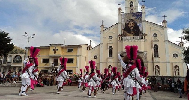 Exhibición de vestimentas, reliquias y fotografías del Señor de Mayo